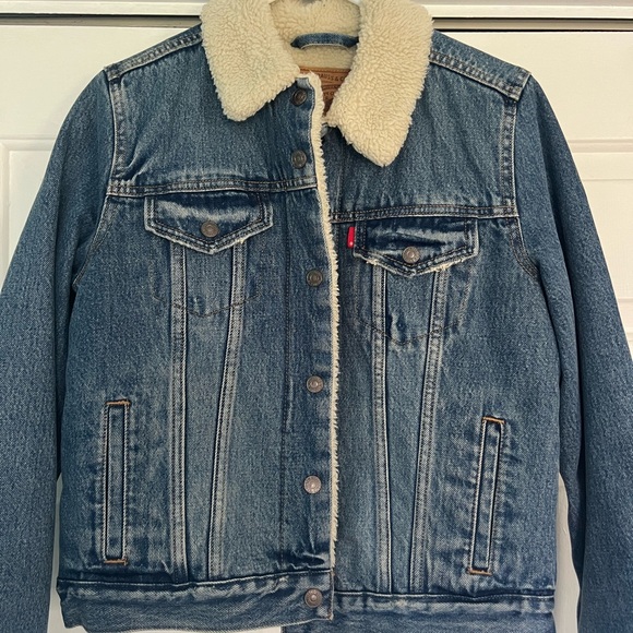 Levi’s Women’s Original Sherpa Trucker Jacket - Medium Wash - Size Small - Picture 1 of 4